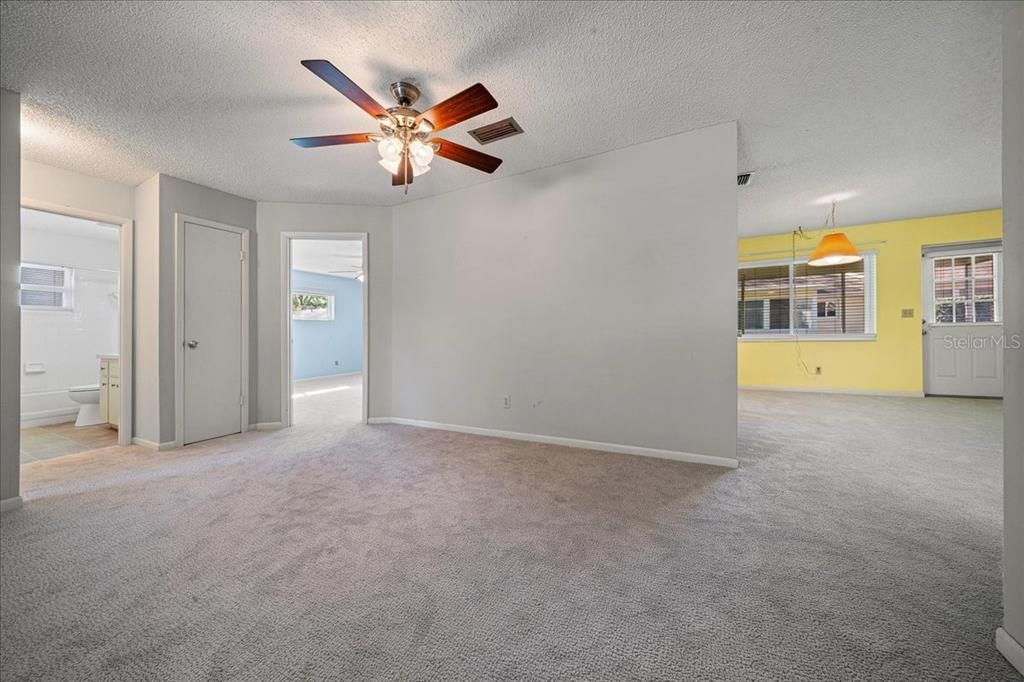 待售: $134,900 (2 贝兹, 2 浴室, 1369 平方英尺)