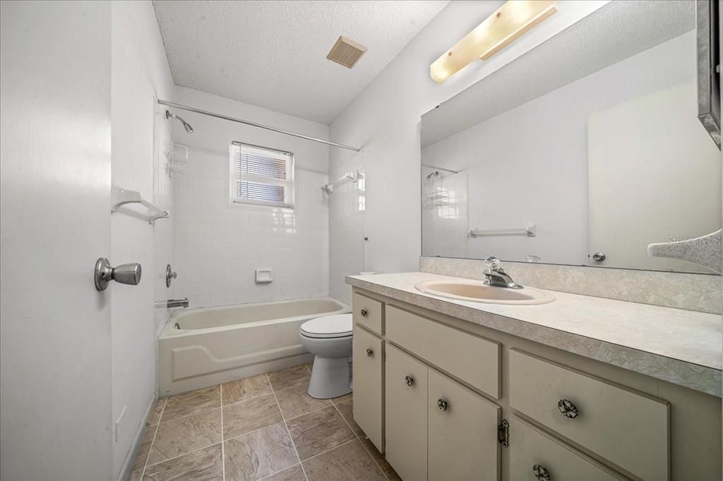 待售: $134,900 (2 贝兹, 2 浴室, 1369 平方英尺)