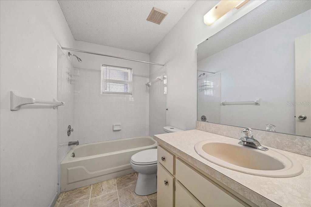 待售: $134,900 (2 贝兹, 2 浴室, 1369 平方英尺)