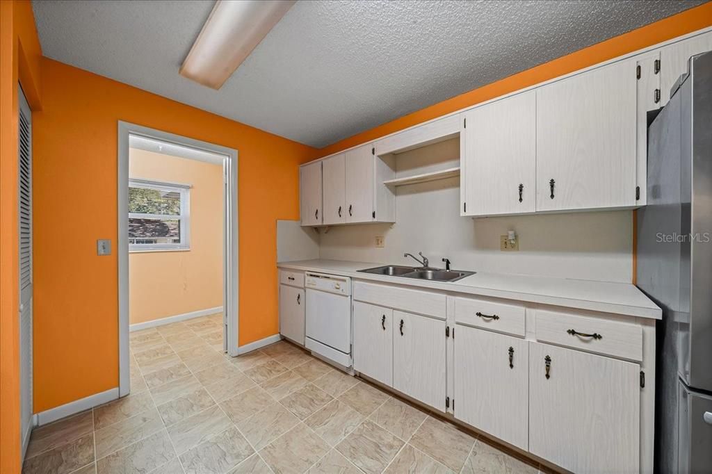 待售: $134,900 (2 贝兹, 2 浴室, 1369 平方英尺)