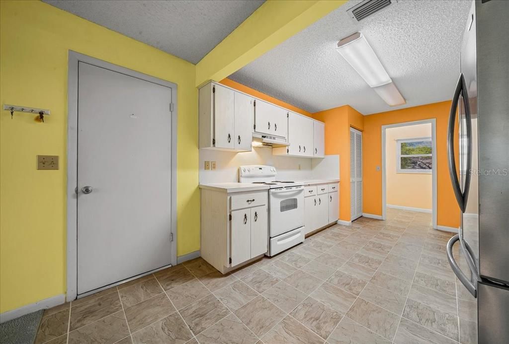 待售: $134,900 (2 贝兹, 2 浴室, 1369 平方英尺)