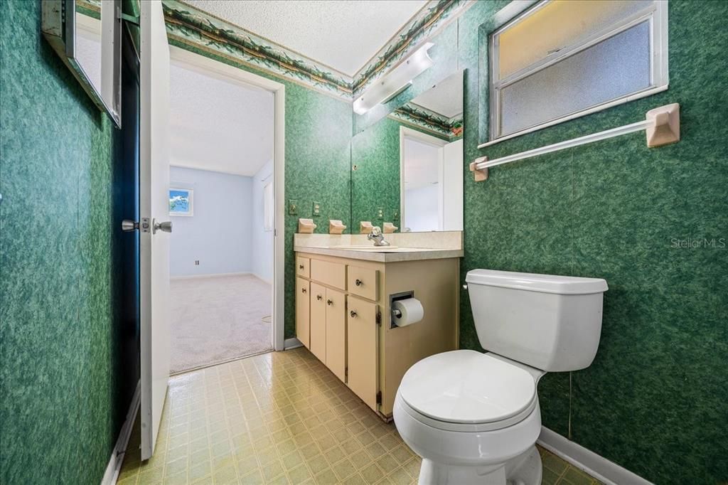 待售: $134,900 (2 贝兹, 2 浴室, 1369 平方英尺)