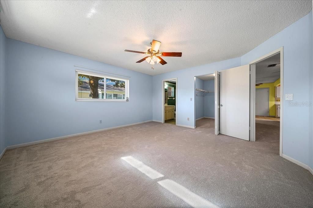 待售: $134,900 (2 贝兹, 2 浴室, 1369 平方英尺)