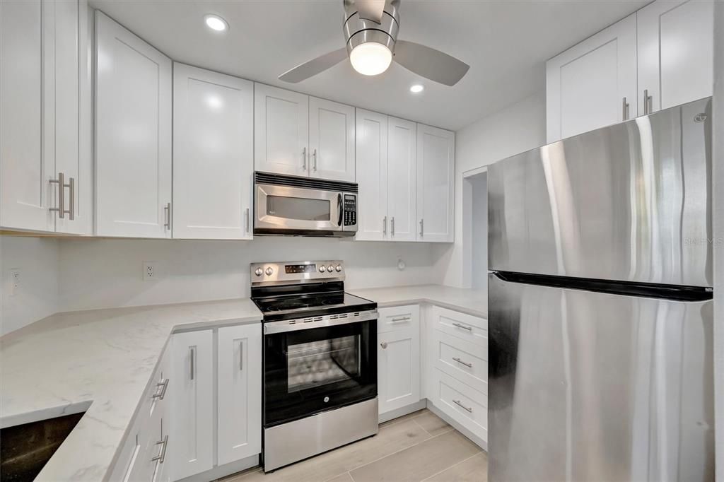 出租: $2,500 (2 贝兹, 2 浴室, 1078 平方英尺)