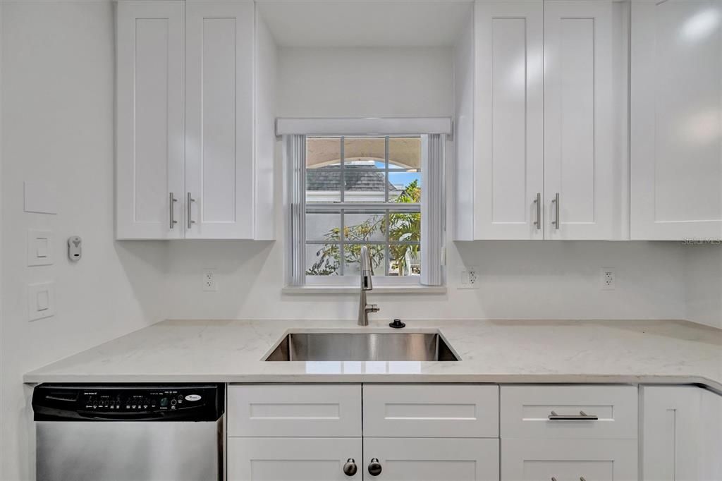 出租: $2,500 (2 贝兹, 2 浴室, 1078 平方英尺)