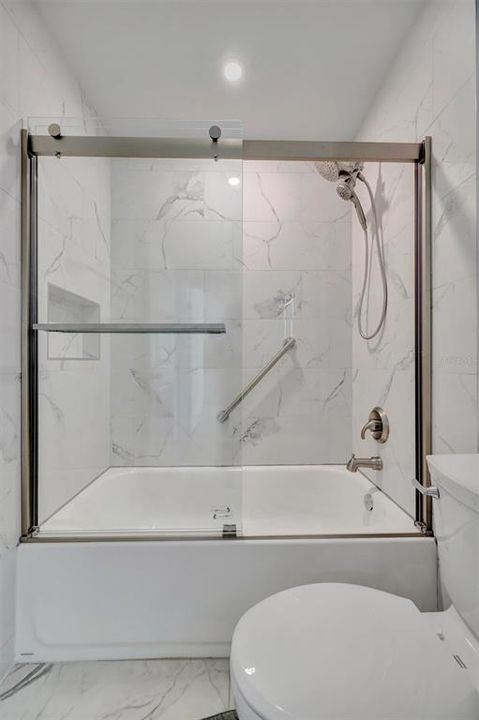 出租: $2,500 (2 贝兹, 2 浴室, 1078 平方英尺)