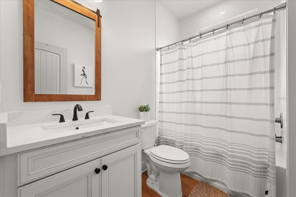 Activo con contrato: $664,500 (5 camas, 4 baños, 3814 Pies cuadrados)