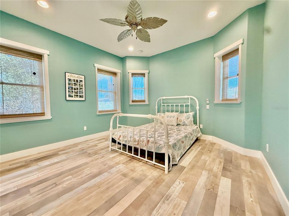 На продажу: $579,000 (3 спален, 2 ванн, 1843 Квадратных фут)