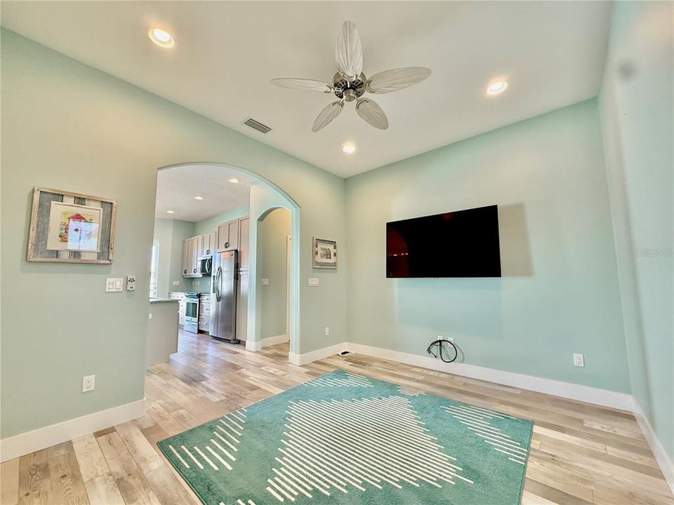 На продажу: $579,000 (3 спален, 2 ванн, 1843 Квадратных фут)