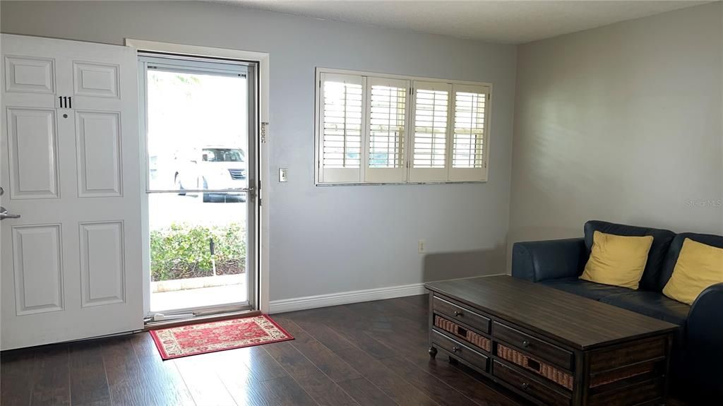 待售: $120,000 (1 贝兹, 1 浴室, 664 平方英尺)