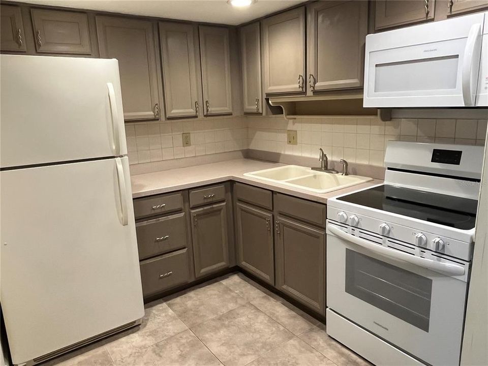 待售: $120,000 (1 贝兹, 1 浴室, 664 平方英尺)