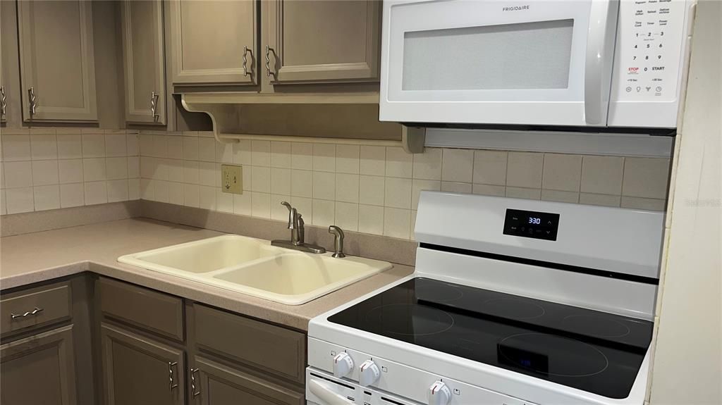 待售: $120,000 (1 贝兹, 1 浴室, 664 平方英尺)