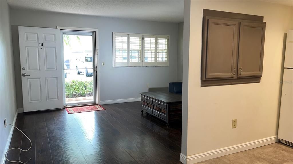 待售: $120,000 (1 贝兹, 1 浴室, 664 平方英尺)