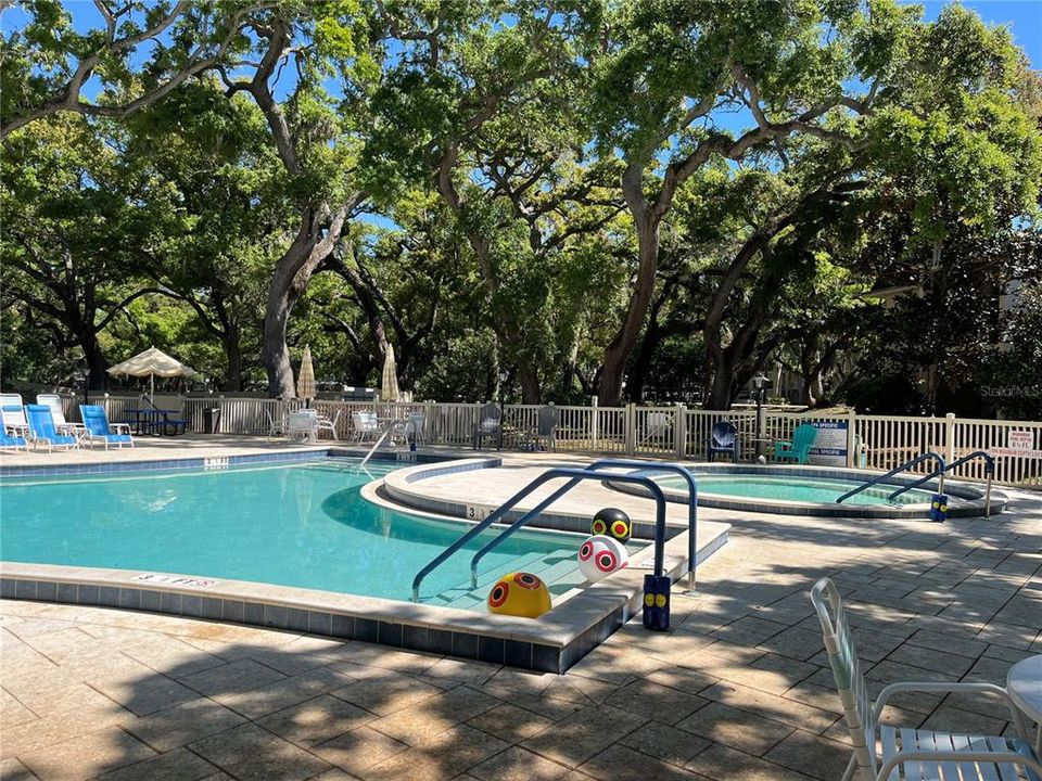 待售: $120,000 (1 贝兹, 1 浴室, 664 平方英尺)