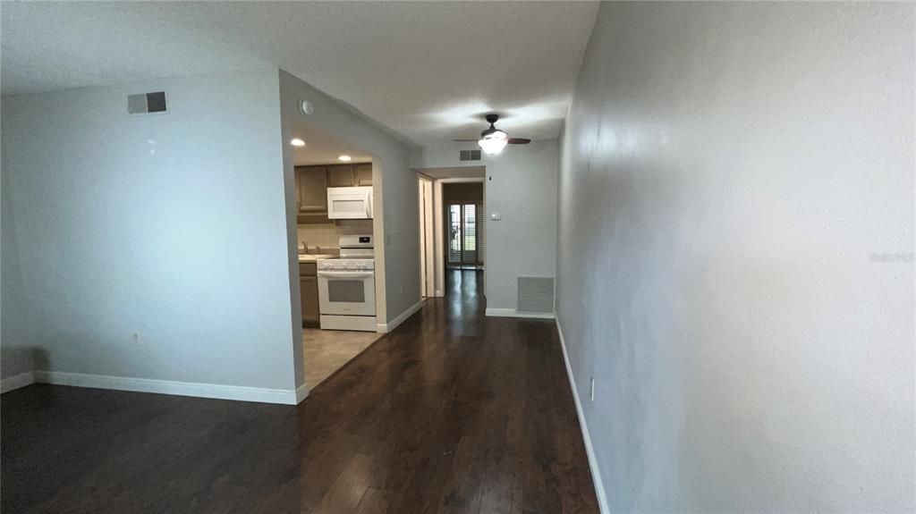 待售: $120,000 (1 贝兹, 1 浴室, 664 平方英尺)