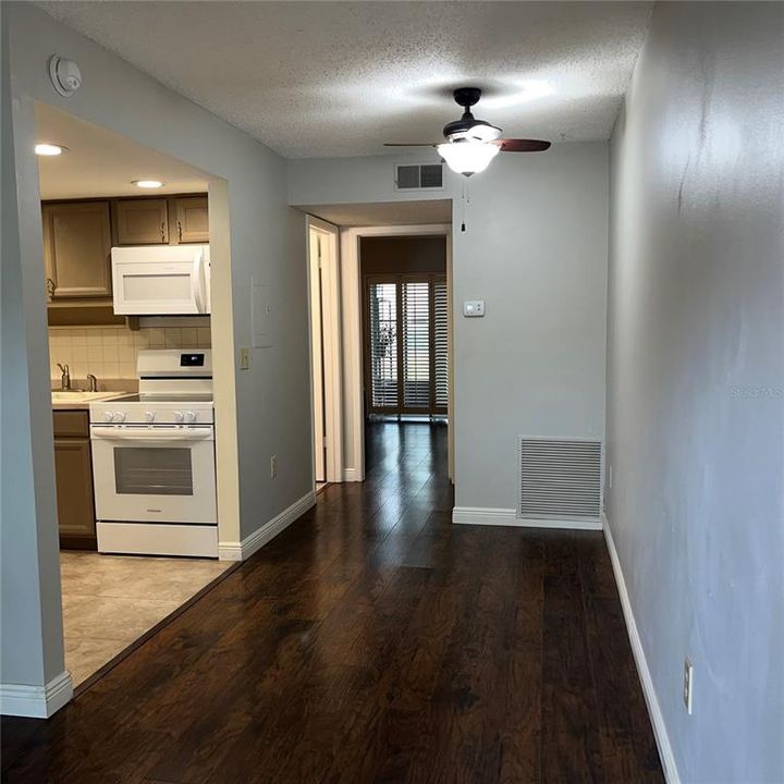 待售: $120,000 (1 贝兹, 1 浴室, 664 平方英尺)