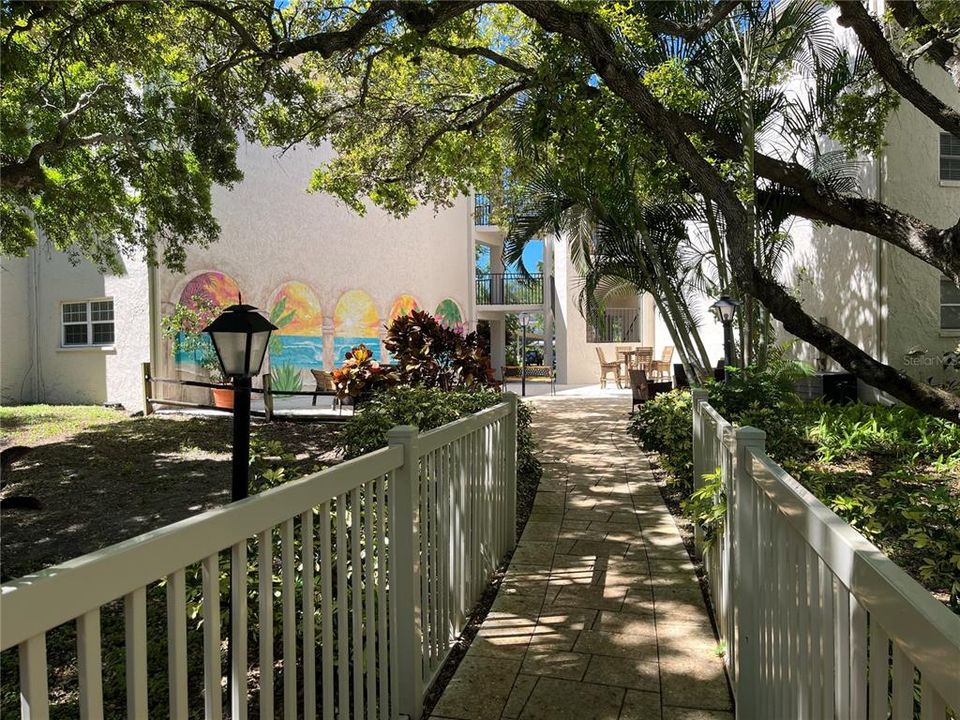 待售: $120,000 (1 贝兹, 1 浴室, 664 平方英尺)