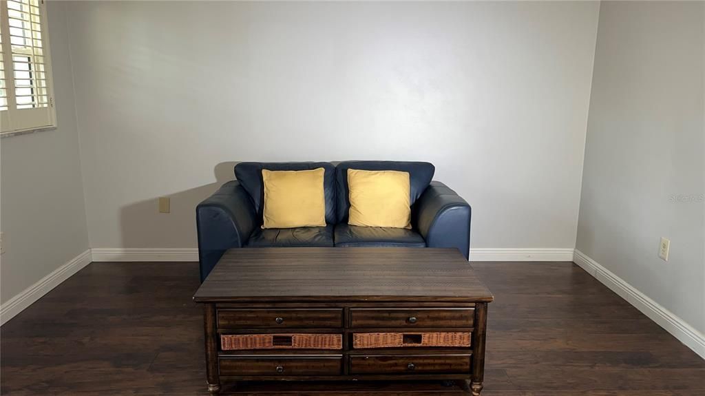 待售: $120,000 (1 贝兹, 1 浴室, 664 平方英尺)