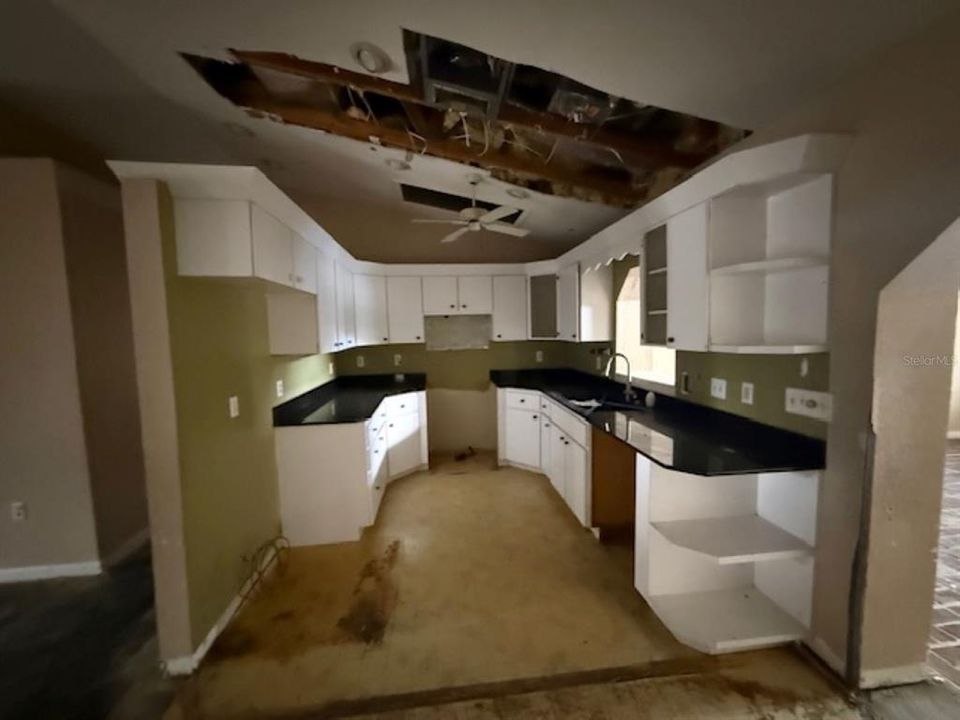 Под контрактом: $170,000 (4 спален, 2 ванн, 1795 Квадратных фут)