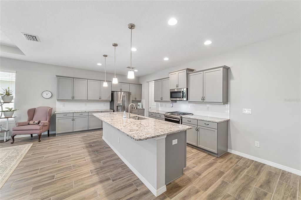 For Sale: $379,900 (2 beds, 2 baths, 2017 Square Feet)
