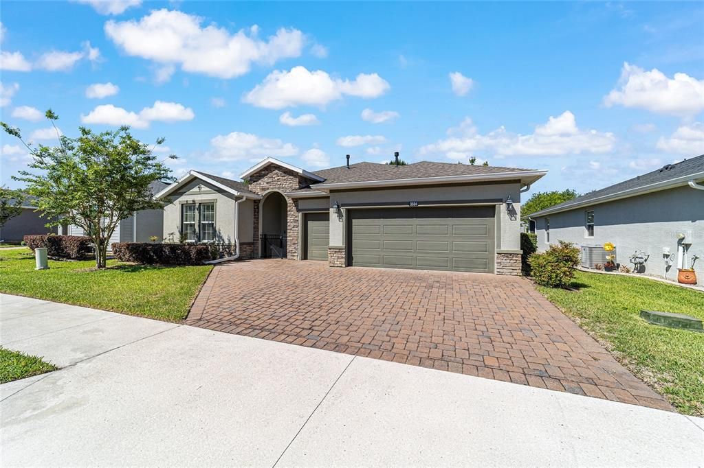 For Sale: $379,900 (2 beds, 2 baths, 2017 Square Feet)