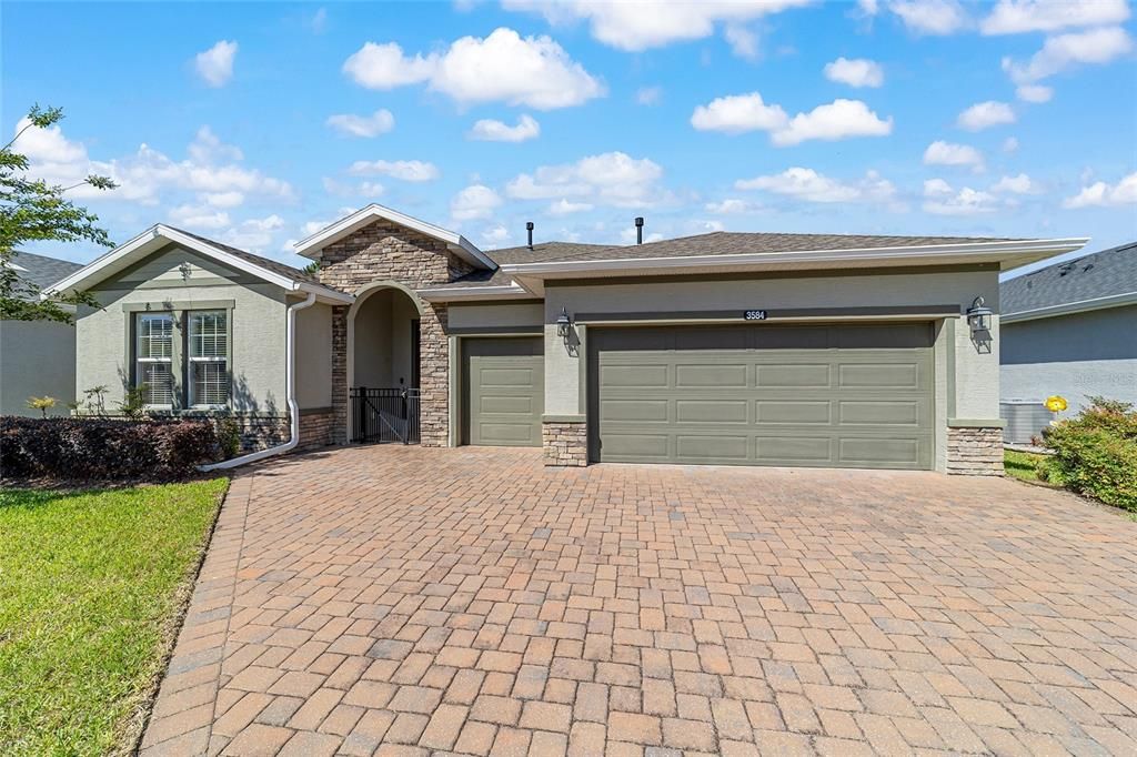 For Sale: $379,900 (2 beds, 2 baths, 2017 Square Feet)