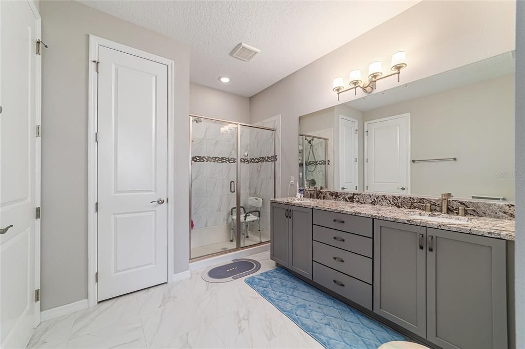 For Sale: $379,900 (2 beds, 2 baths, 2017 Square Feet)