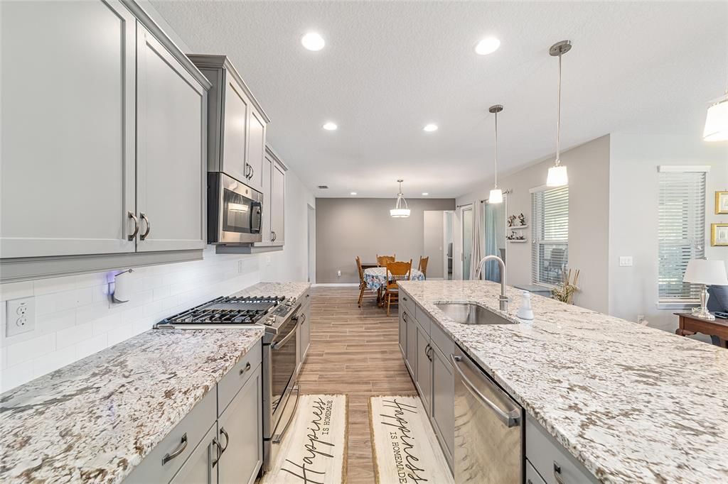 For Sale: $379,900 (2 beds, 2 baths, 2017 Square Feet)