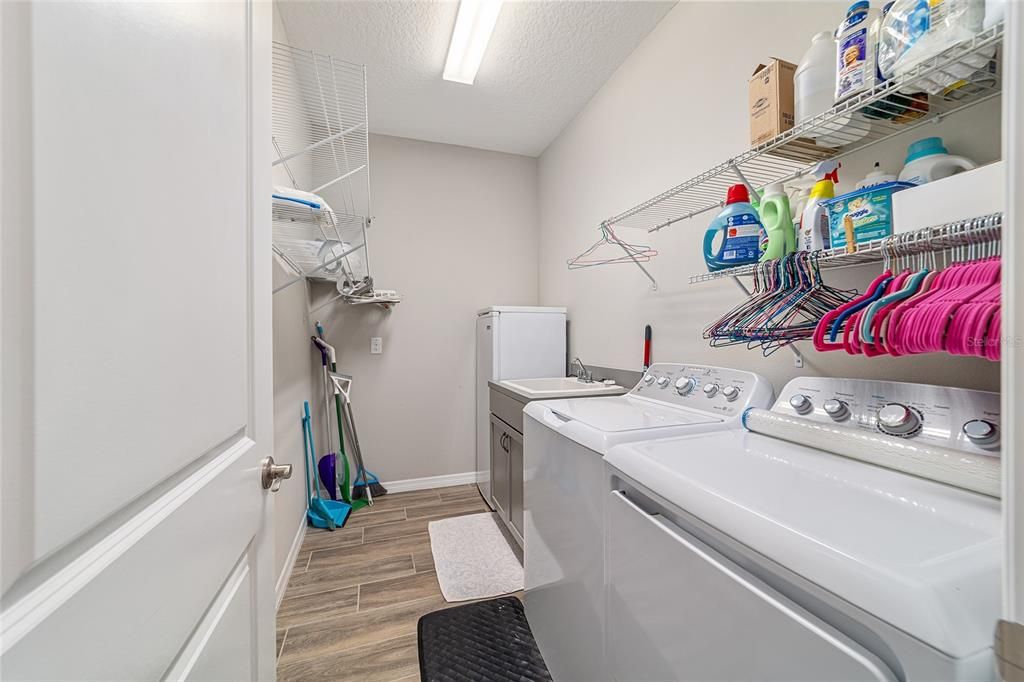 For Sale: $379,900 (2 beds, 2 baths, 2017 Square Feet)