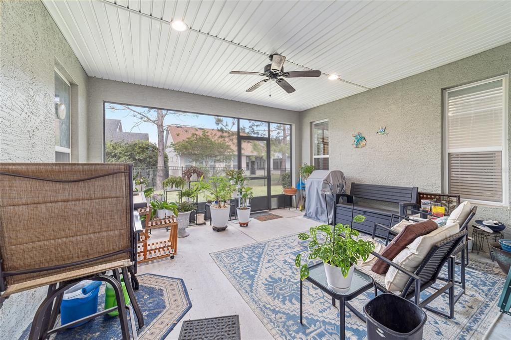 For Sale: $379,900 (2 beds, 2 baths, 2017 Square Feet)