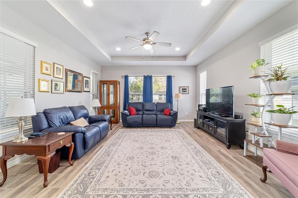For Sale: $379,900 (2 beds, 2 baths, 2017 Square Feet)