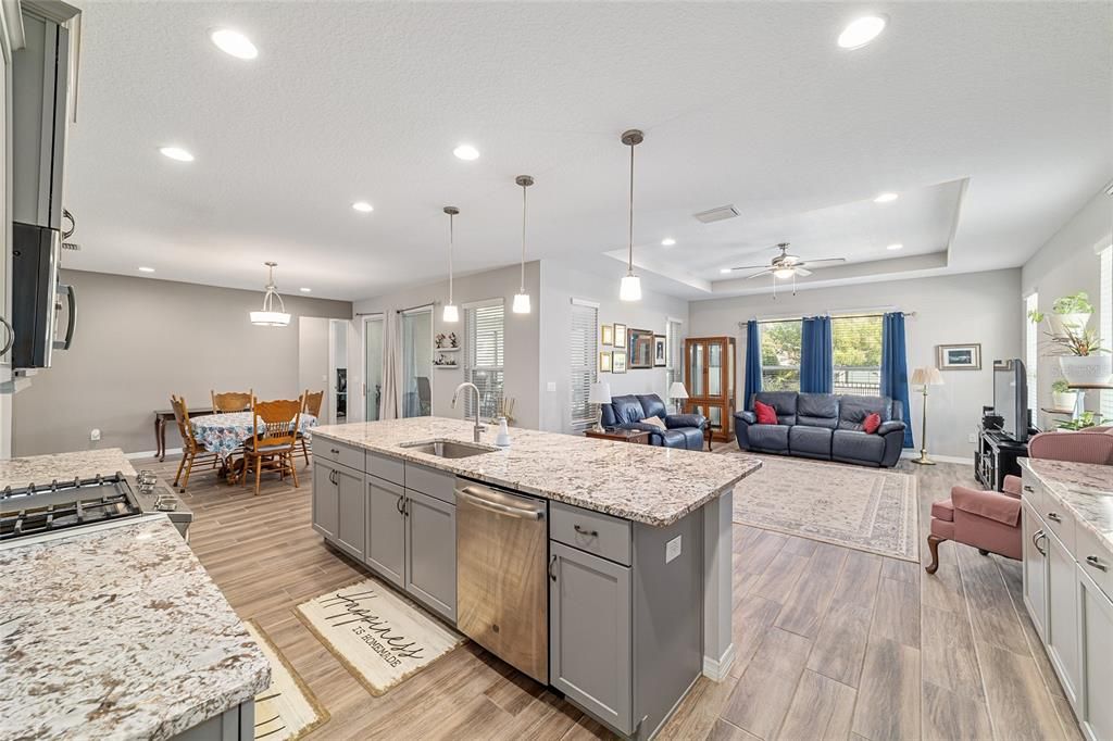 For Sale: $379,900 (2 beds, 2 baths, 2017 Square Feet)