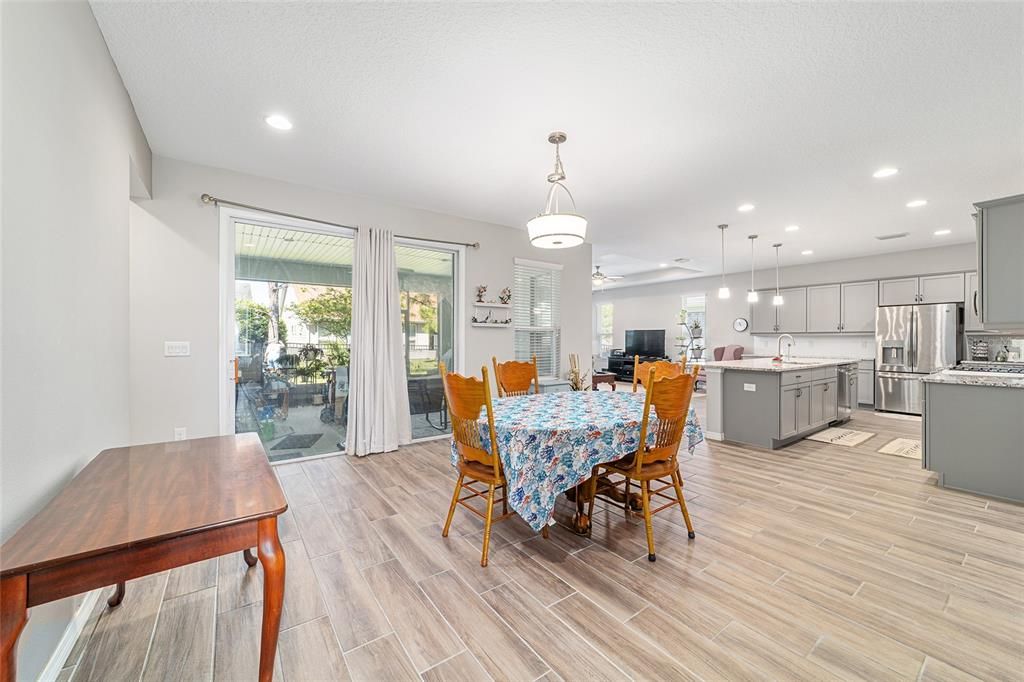 For Sale: $379,900 (2 beds, 2 baths, 2017 Square Feet)