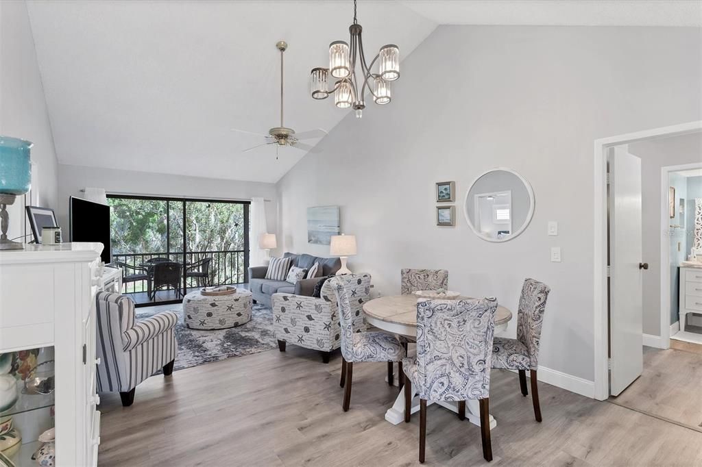 待售: $224,999 (2 贝兹, 2 浴室, 972 平方英尺)