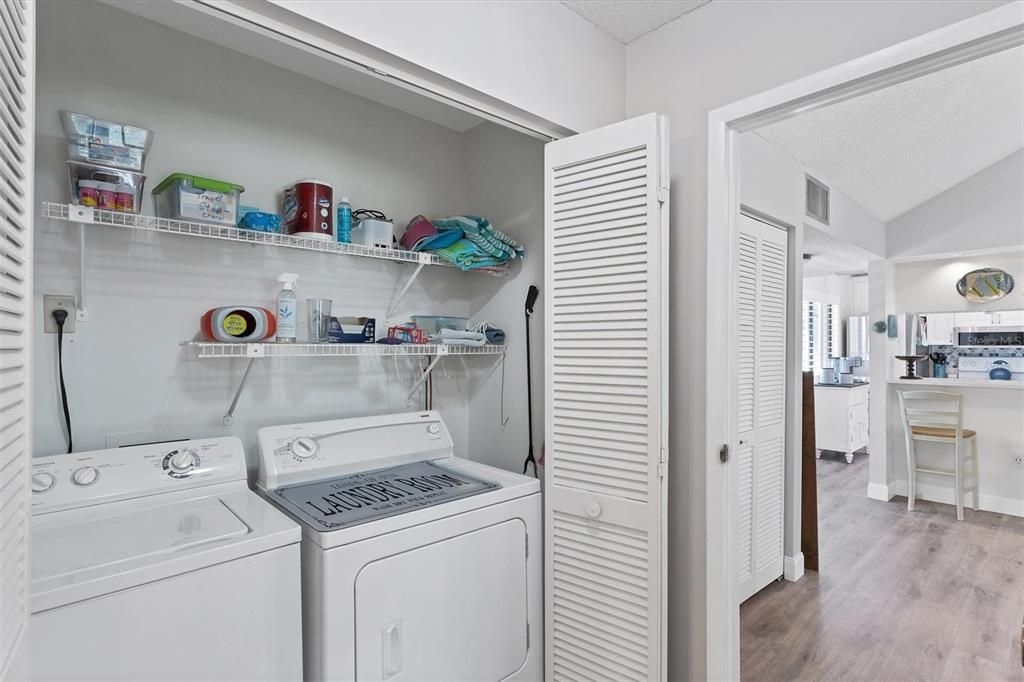 待售: $224,999 (2 贝兹, 2 浴室, 972 平方英尺)