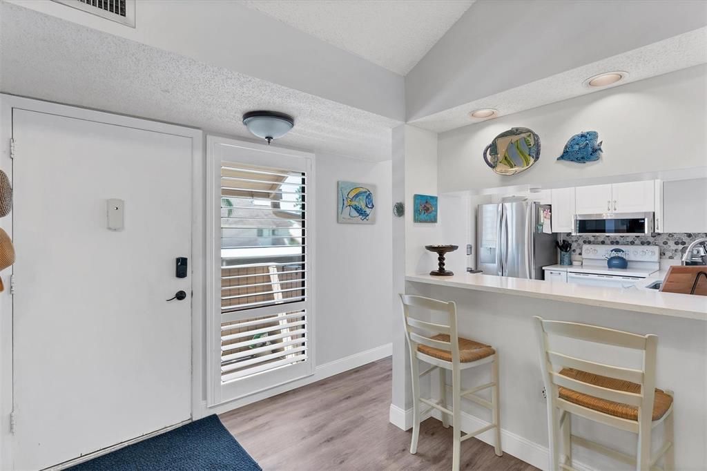 待售: $224,999 (2 贝兹, 2 浴室, 972 平方英尺)