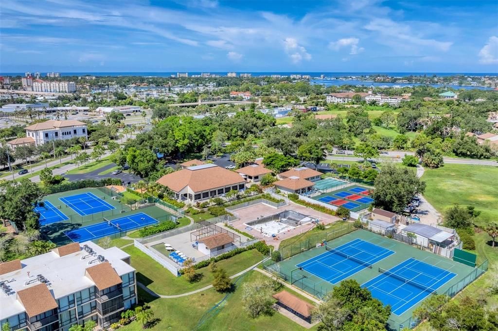 待售: $224,999 (2 贝兹, 2 浴室, 972 平方英尺)