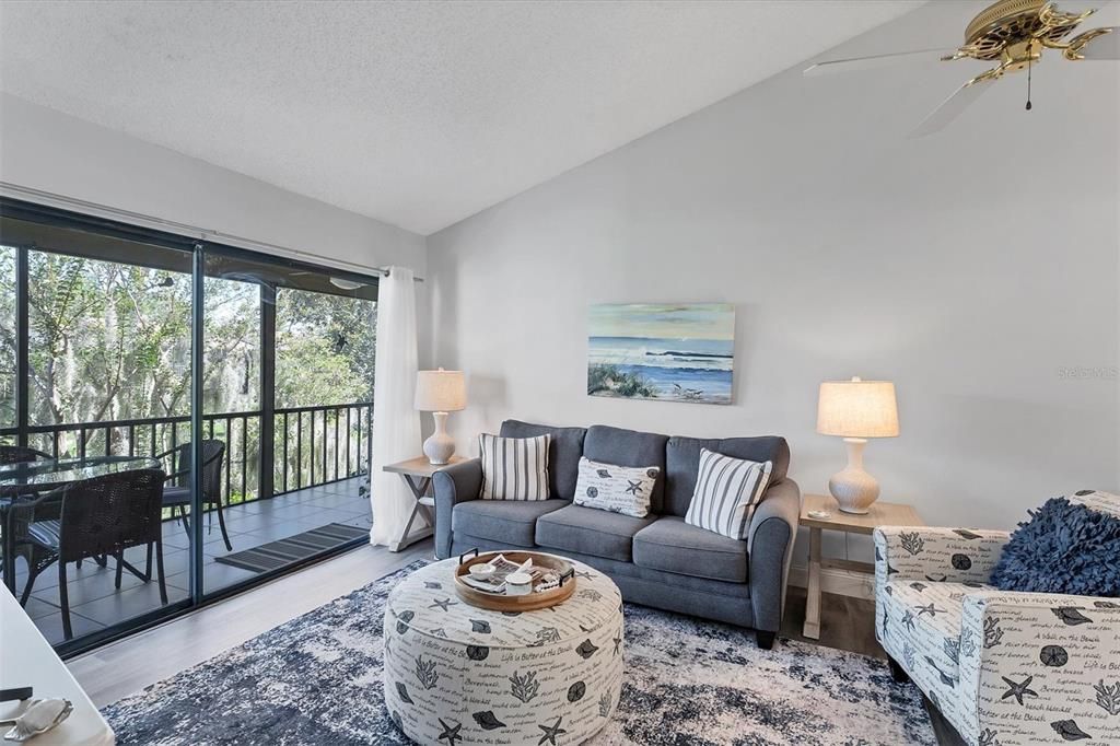 待售: $224,999 (2 贝兹, 2 浴室, 972 平方英尺)