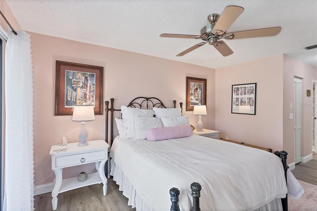 待售: $224,999 (2 贝兹, 2 浴室, 972 平方英尺)