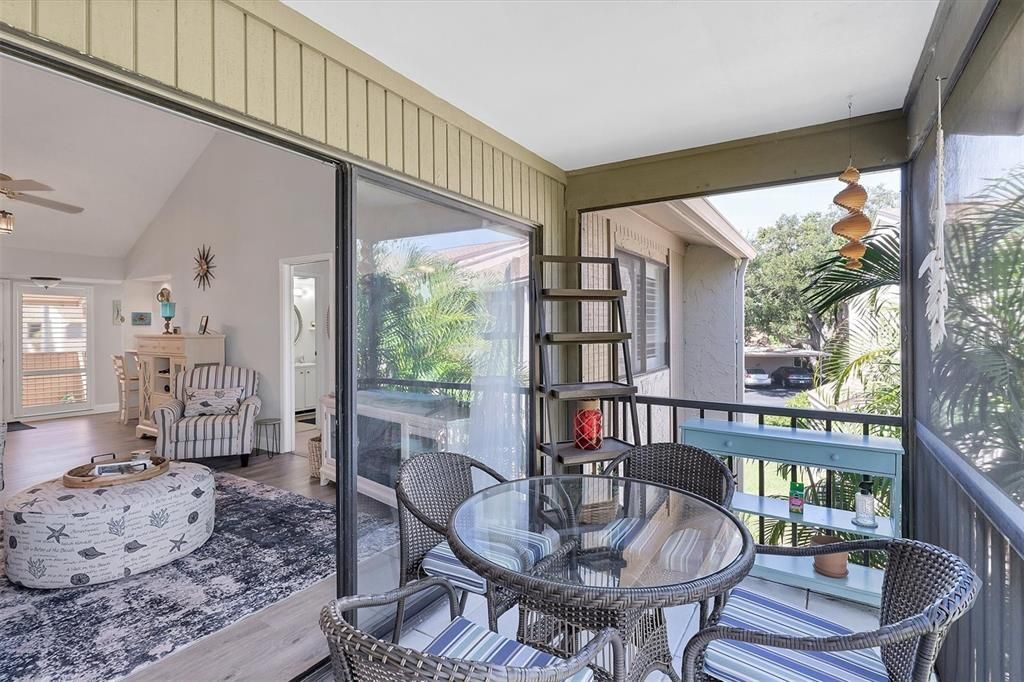 待售: $224,999 (2 贝兹, 2 浴室, 972 平方英尺)