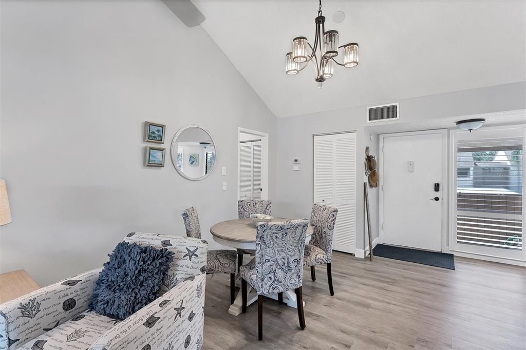 待售: $224,999 (2 贝兹, 2 浴室, 972 平方英尺)