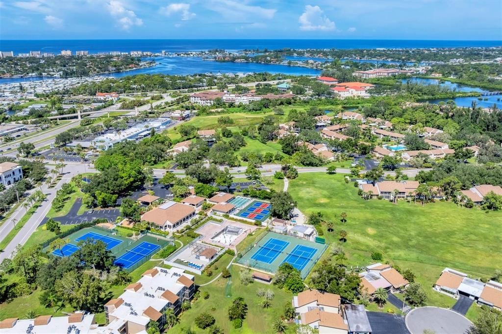 待售: $224,999 (2 贝兹, 2 浴室, 972 平方英尺)