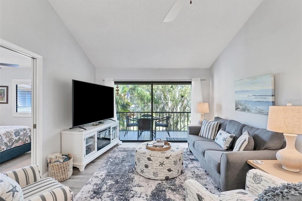 待售: $224,999 (2 贝兹, 2 浴室, 972 平方英尺)