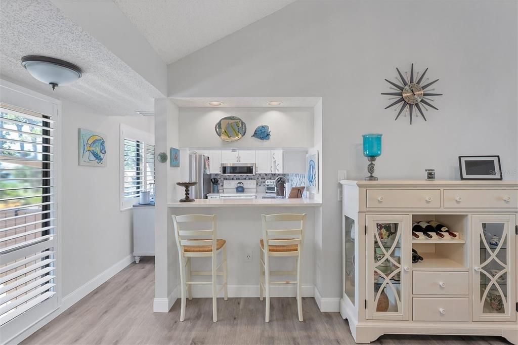 待售: $224,999 (2 贝兹, 2 浴室, 972 平方英尺)