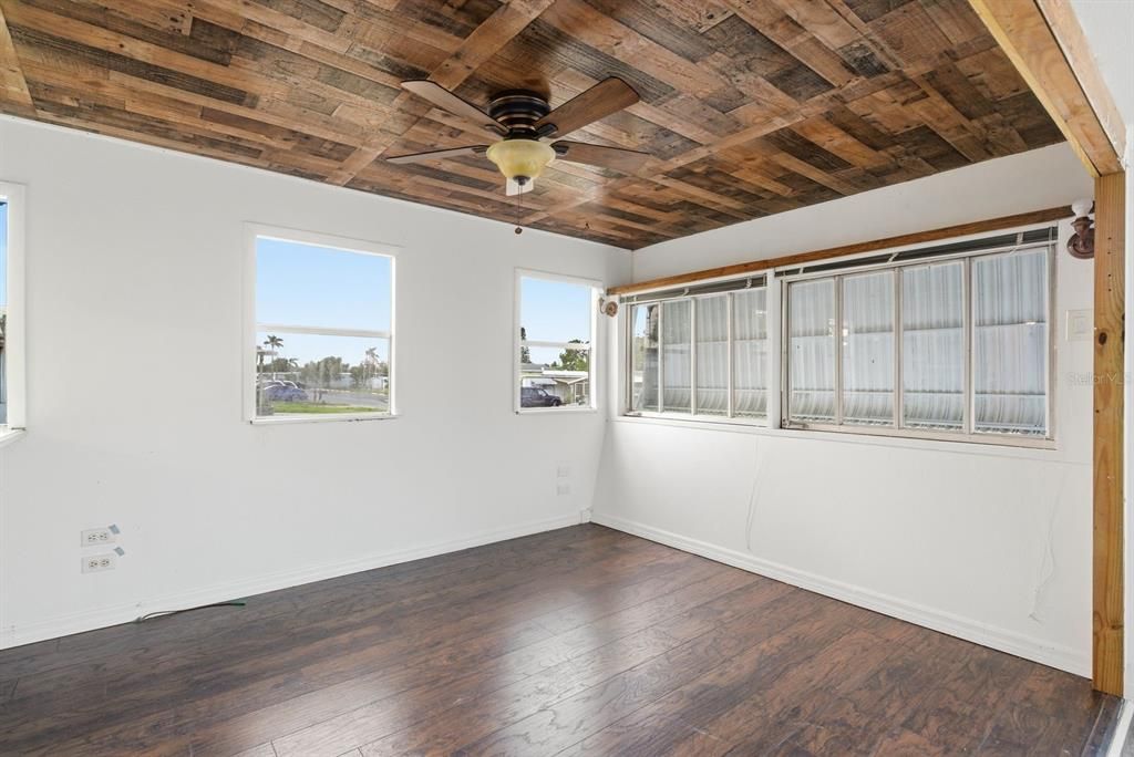 待售: $75,000 (2 贝兹, 1 浴室, 460 平方英尺)