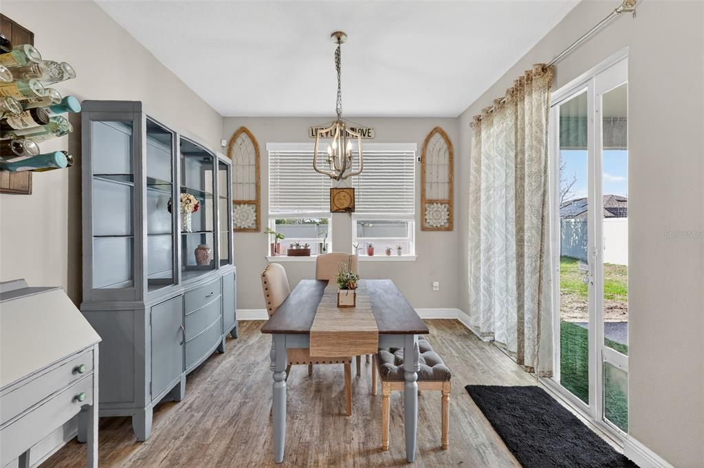 Activo con contrato: $358,000 (3 camas, 2 baños, 1685 Pies cuadrados)