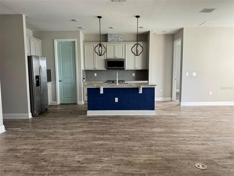 Activo con contrato: $358,000 (3 camas, 2 baños, 1685 Pies cuadrados)