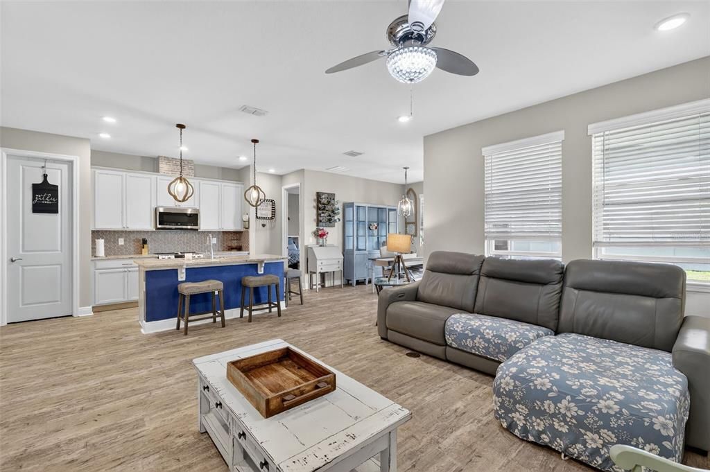 Activo con contrato: $358,000 (3 camas, 2 baños, 1685 Pies cuadrados)