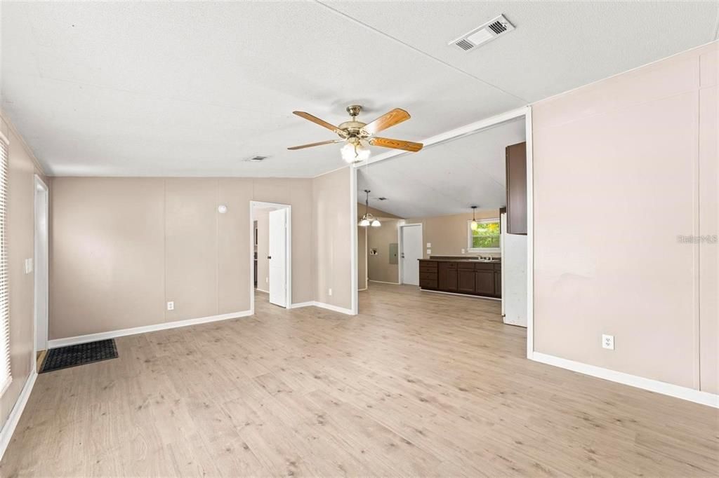 Active With Contract: $240,000 (4 beds, 2 baths, 1296 Square Feet)