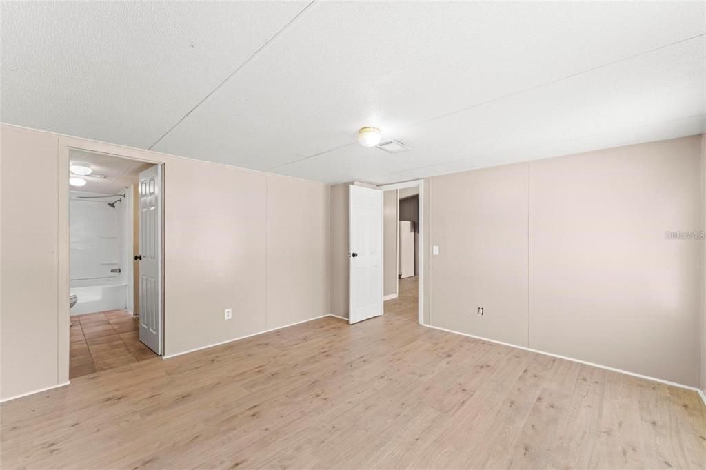 Active With Contract: $240,000 (4 beds, 2 baths, 1296 Square Feet)